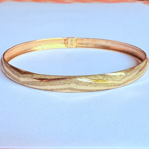 10K Solid Yellow Gold Classic Chevron Wave Diamond Etched Bangle Bracelet JJT